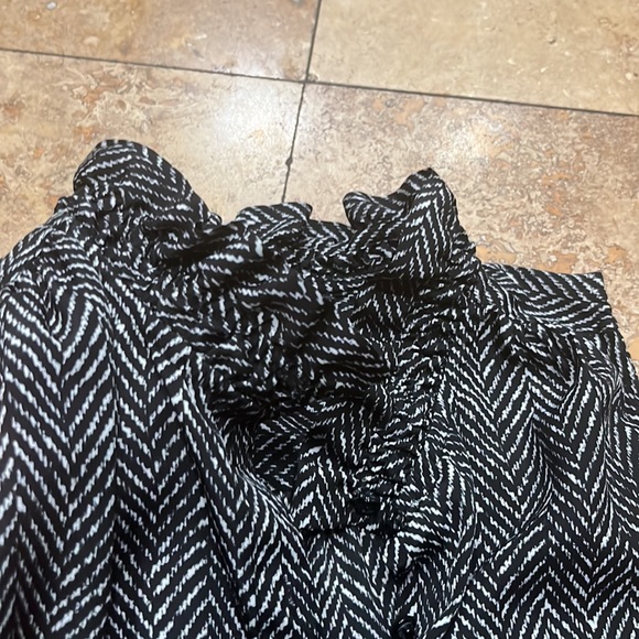 J. Crew black and white herringbone pattern shirt size 2 - Picture 2 of 5